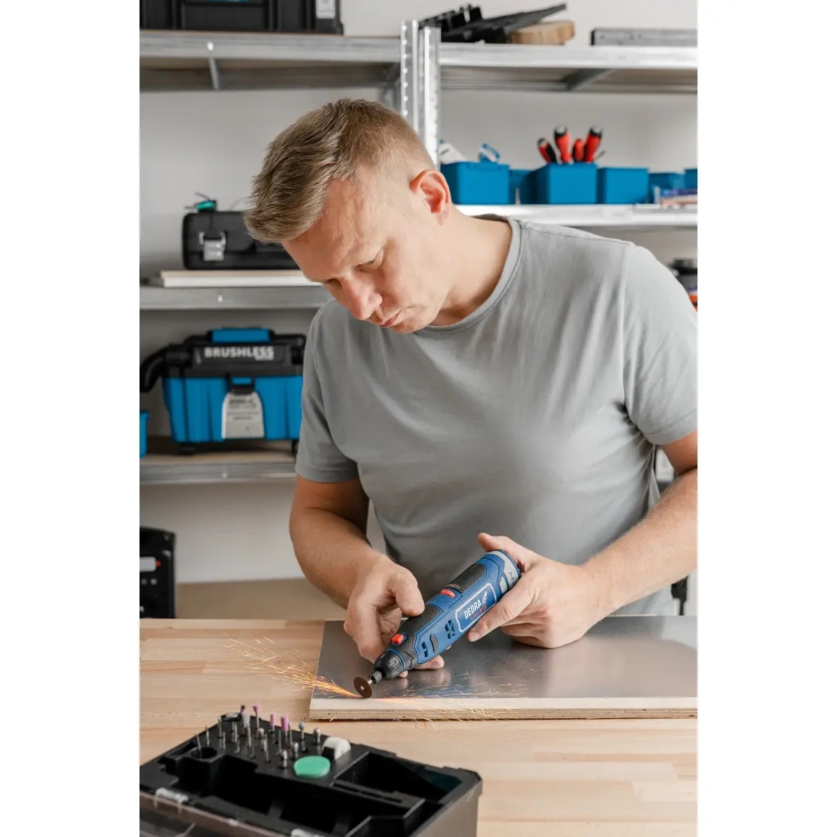 12 V akuga minilihvija DEDRA MAUS DED7340Z1 koos 47 tarvikuga