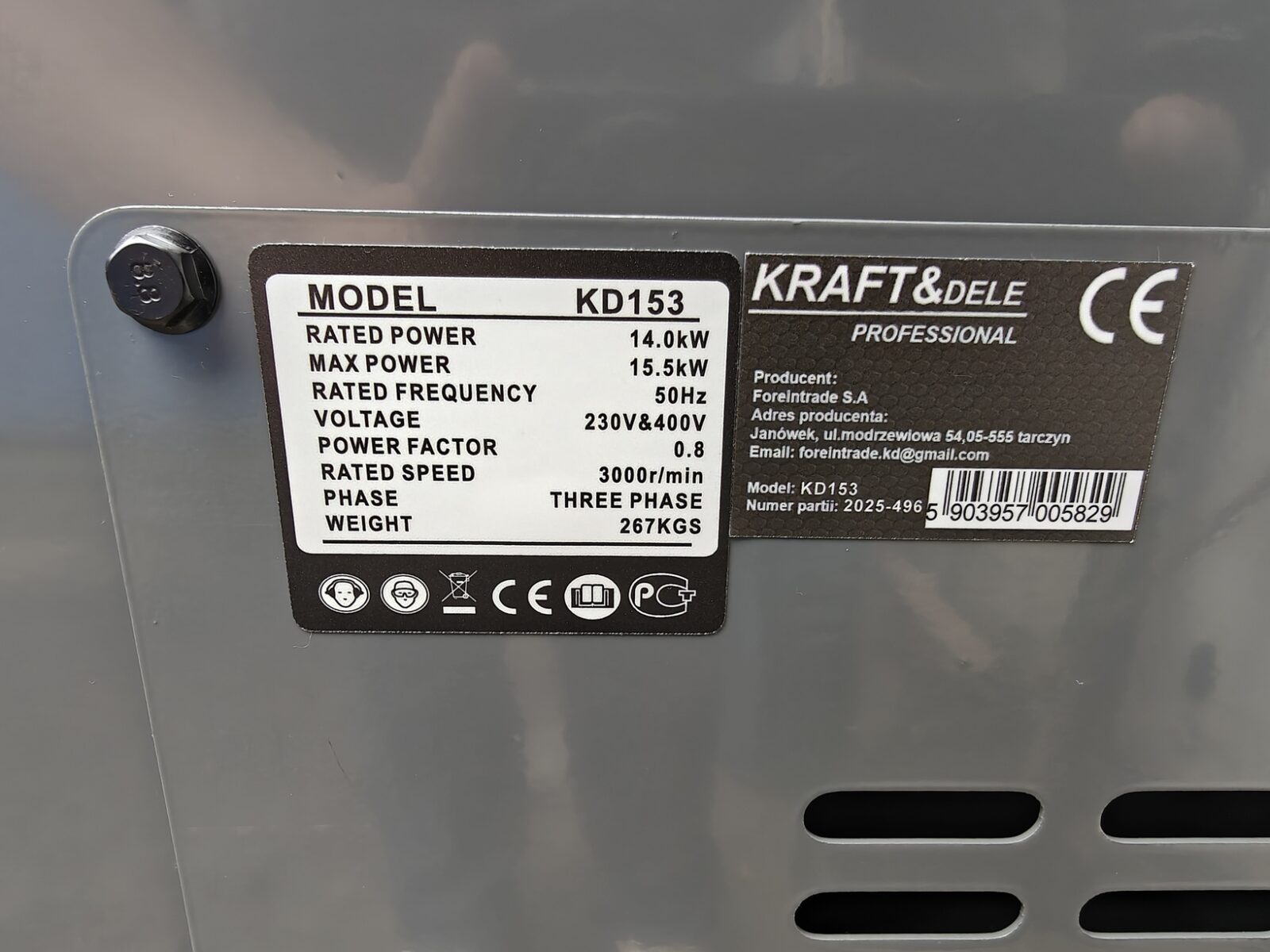 Kolmefaasiline DIISELELGENERAATOR 14/15,5 kW KD153