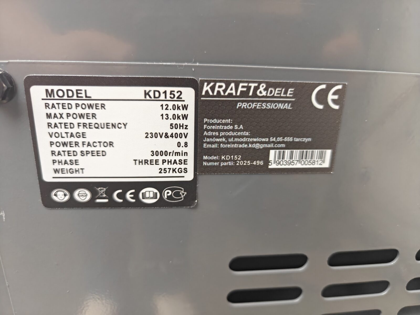 Kolmefaasiline diisligeneraator 12/13 kW KD152