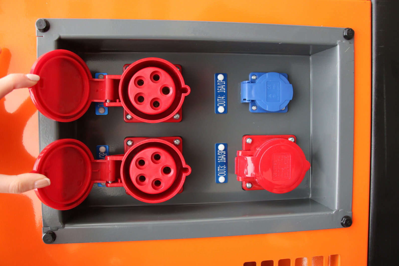 Diisligeneraator 41,4/44kW KD692