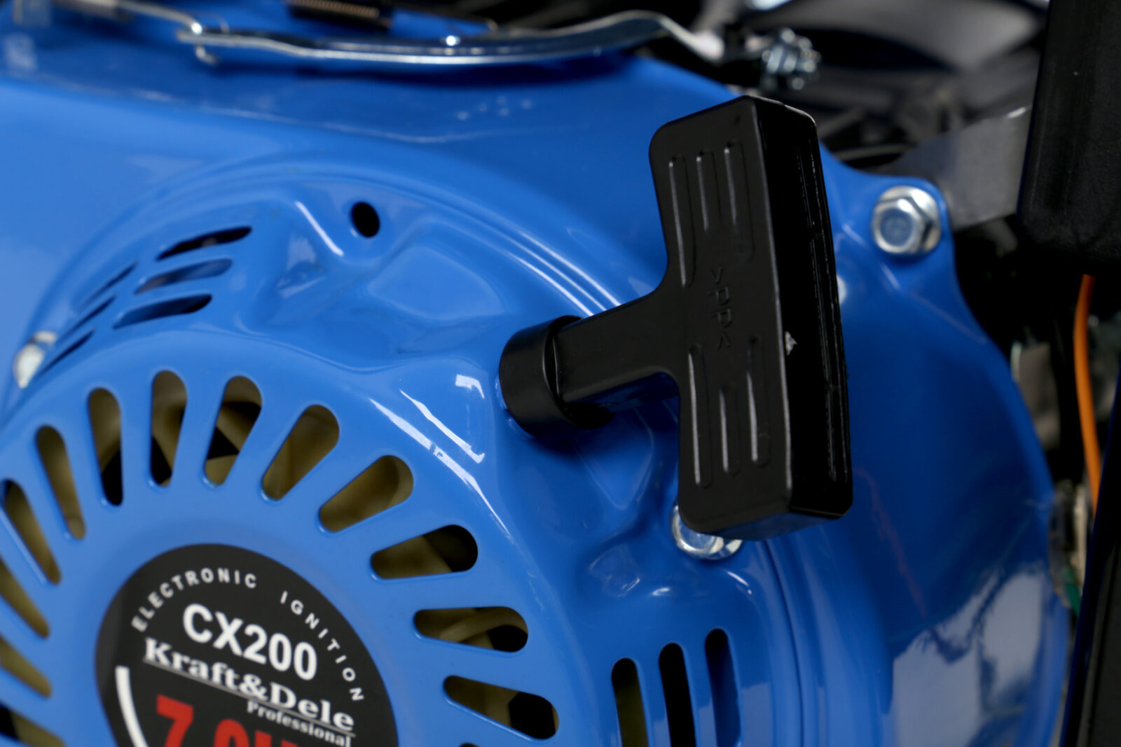 Generaator 3000 W 12/230 V KD141